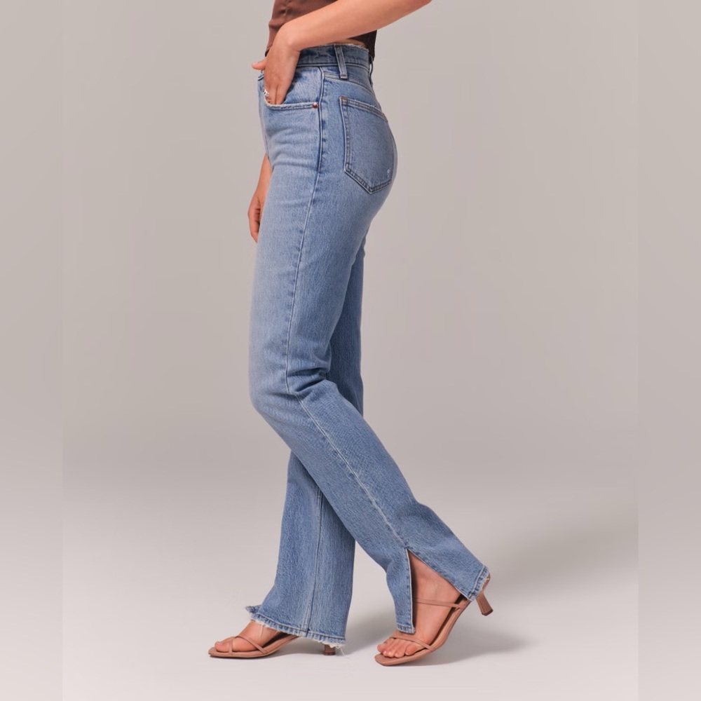 Abercrombie & fitch Ultra High Rise 90s Straight Jean size 25. Worn once
